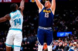 掘金狂砍76人分，东契奇迎来新赛季高光！的简单介绍